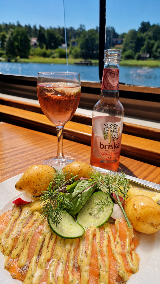 Gravad lax med potatis på MS Strömma kanal